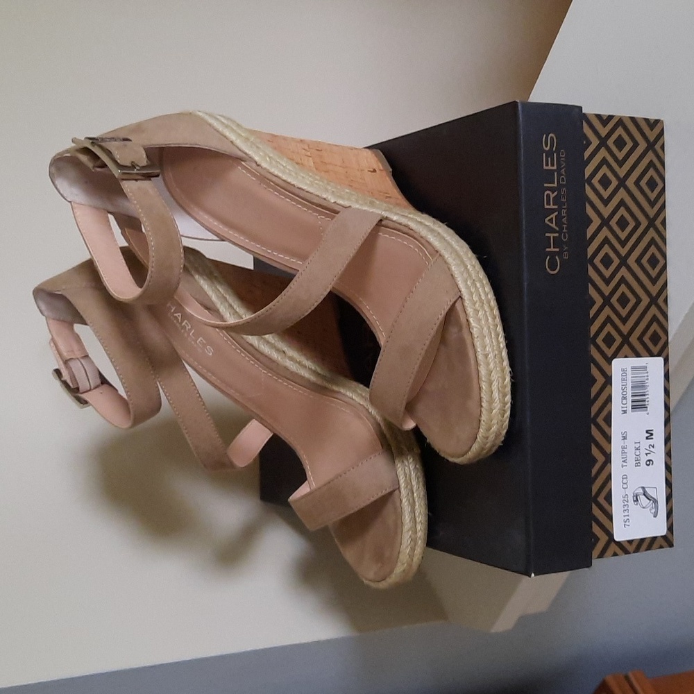 Charles David Taupe Wedge Size 9.5M